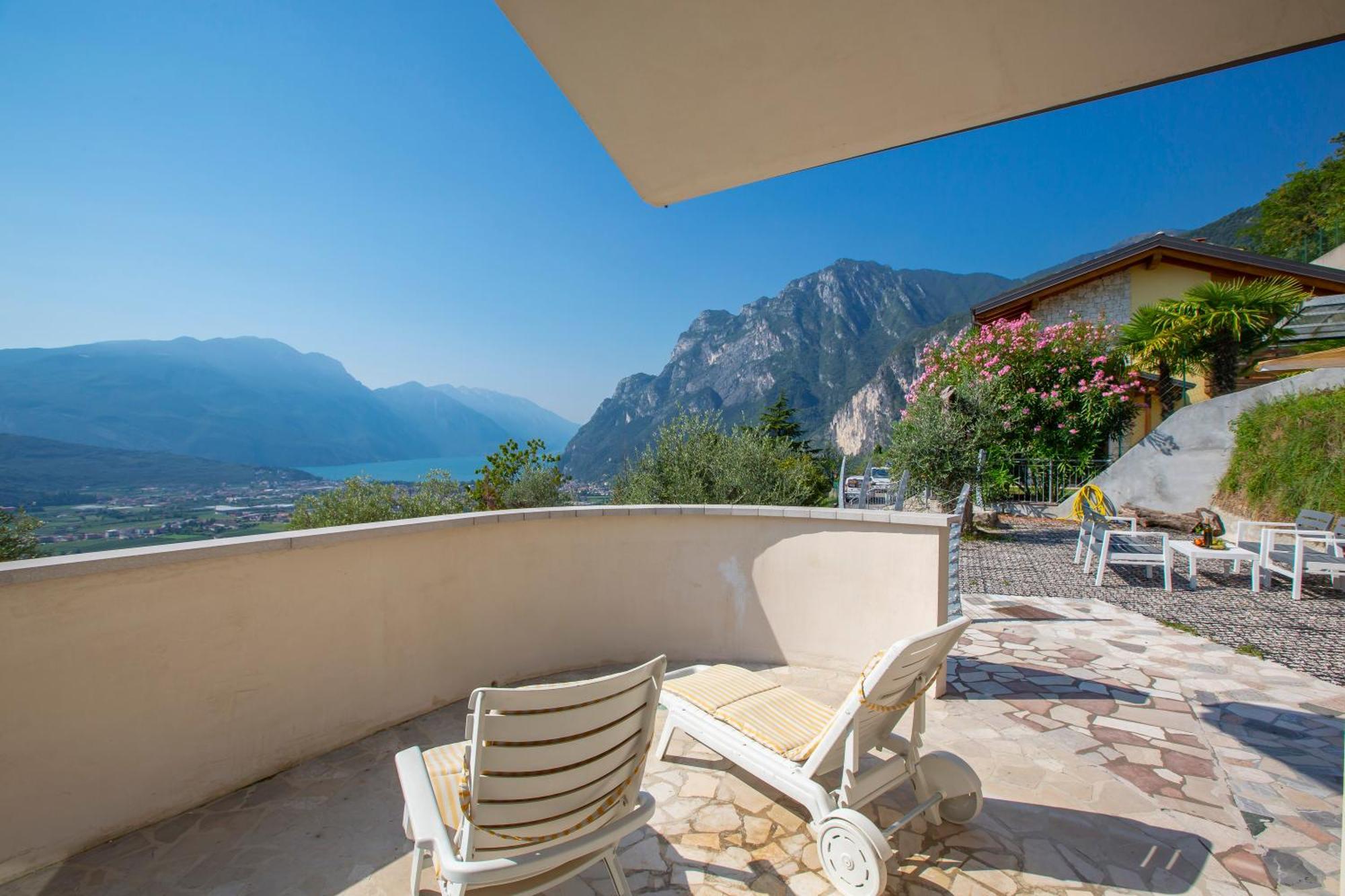 Casa Rene - Happy Rentals Tenno Exterior photo